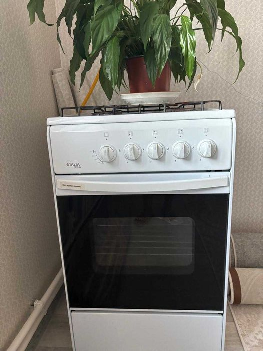 Продам газовую плиту