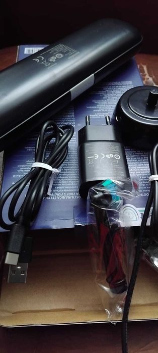 Periuta de dinti electrica cu 2 rezerve