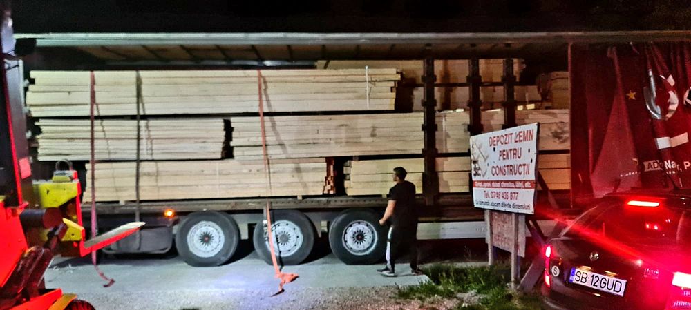 Depozit de cherestea grinzi sipci cariori etc..