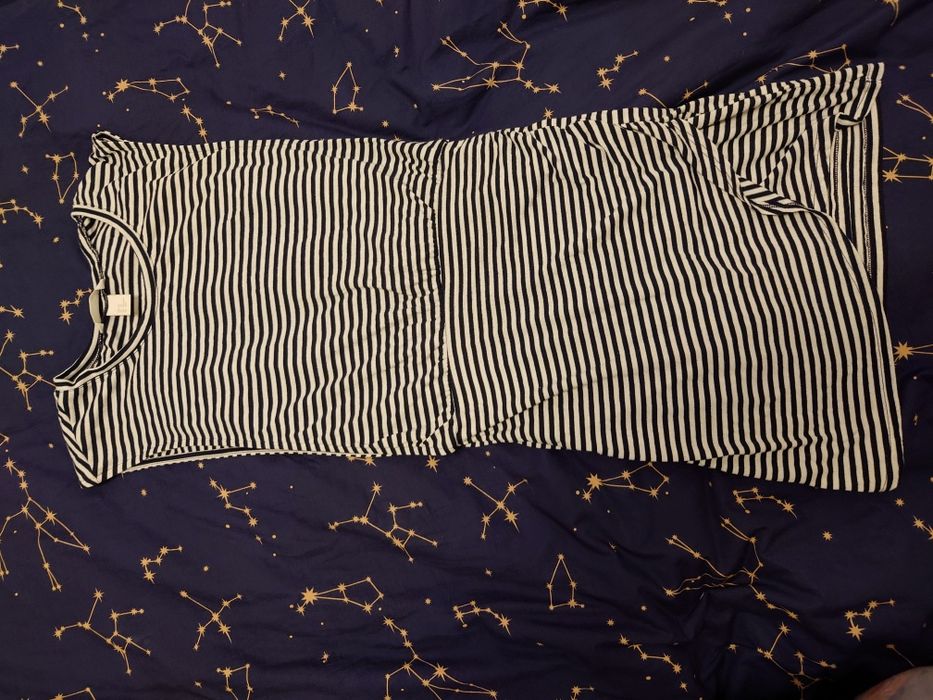 Rochie alaptare H&M, marimea XS, cu vascoza, stare foarte buna.