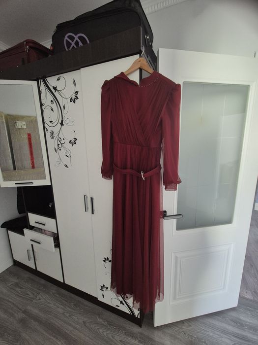 Продам платье  одевала  один раз