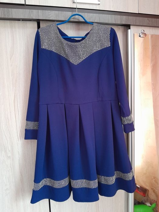 Продам женские платья