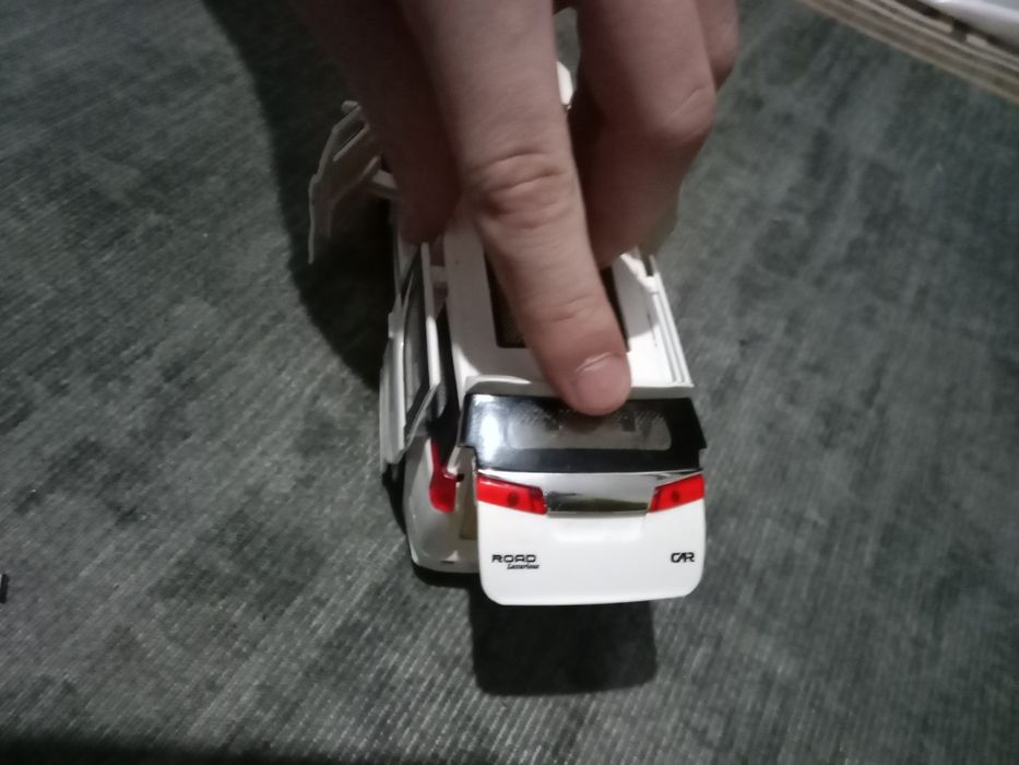 Продам срочно  игрушки, машинки мне не нужно