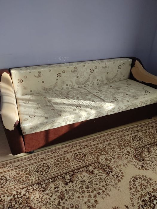 Отдам бесплатно матрас и диван