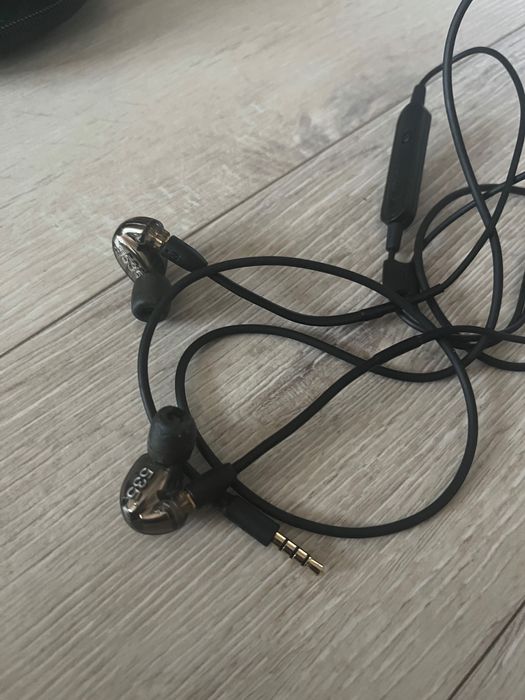 Shure se535 headphones earphones bluetooth