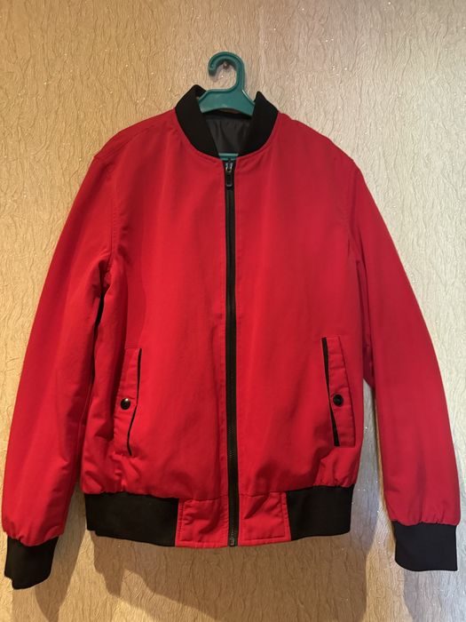 Продам ветровку на подростка