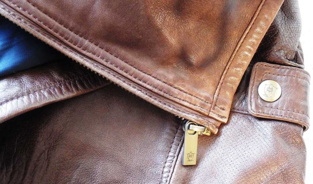 Кожено яке на испанската марка Massimo Dutti