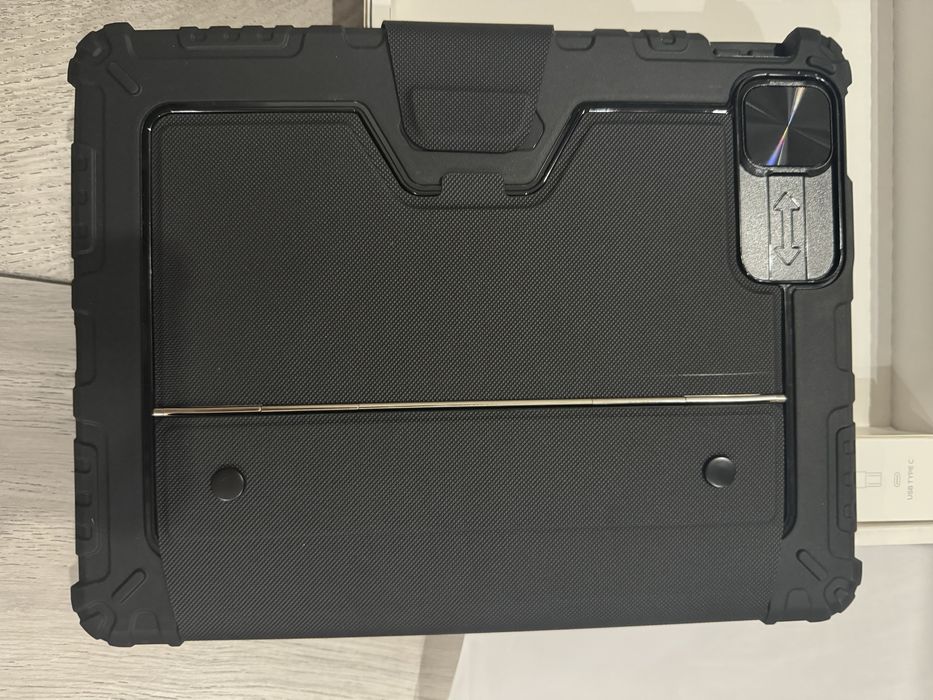 Ipad pro комбиниран противо ударен кейс и клавиатура с тъч пад