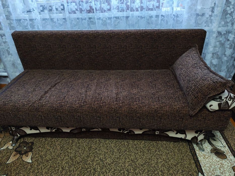 Продам б. У. Диван