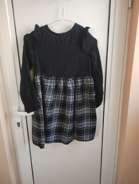 Подарявам рокля и блуза за момиче.