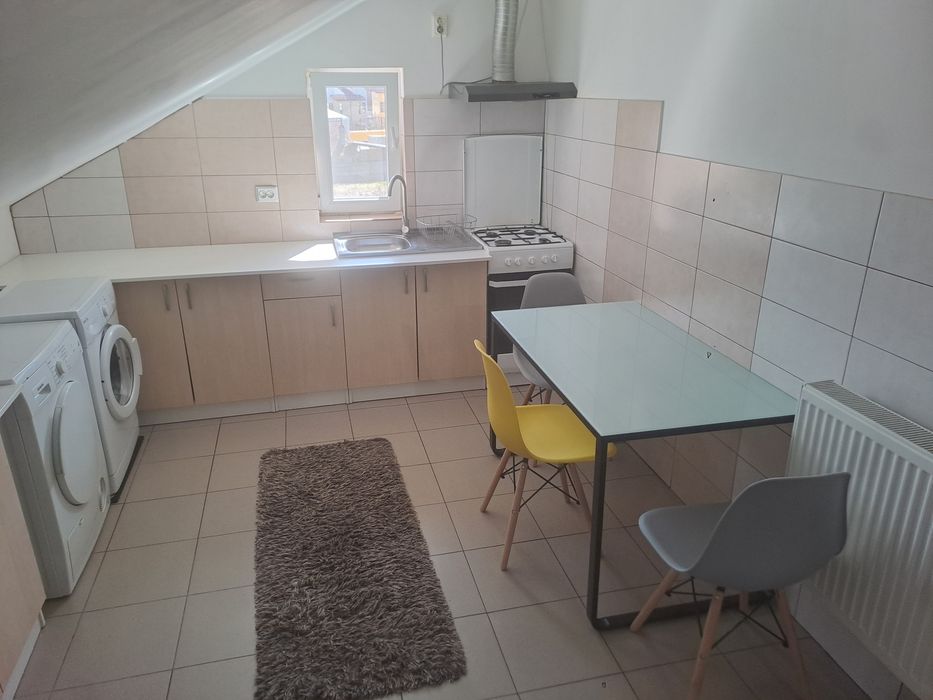 Închiriez apartament 3 camere