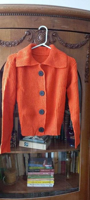 Pulover modern, nou.