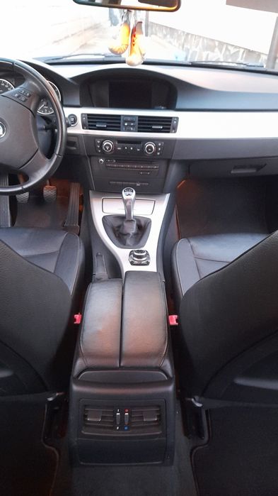 Vînd Bmw seria 3 din 2010