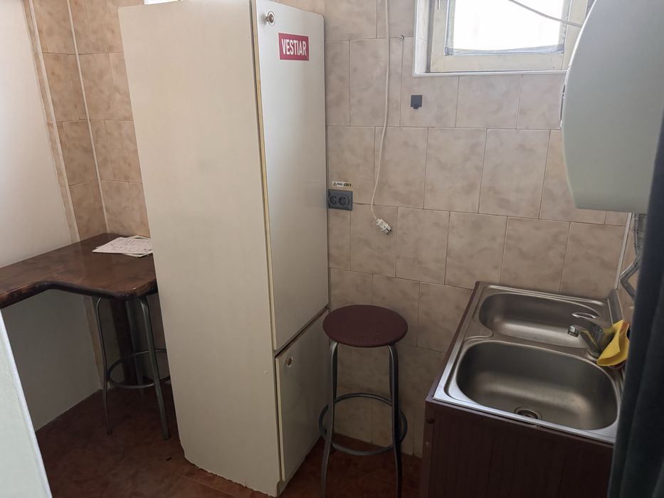 Inchiriez spatiu  comercial.