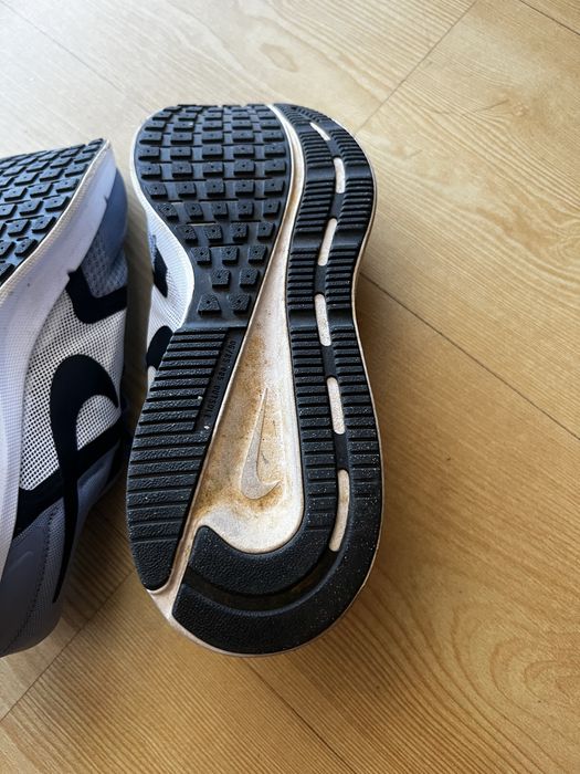 Маратонки Nike номер 42,5