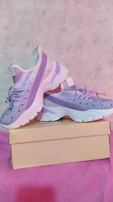 Дамски обувки и маратонки