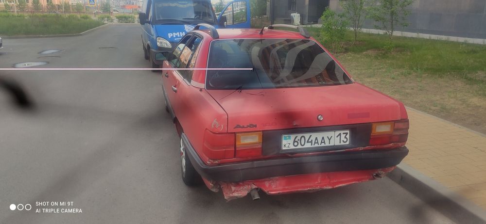 Audi 100 машина ездит кажди ден