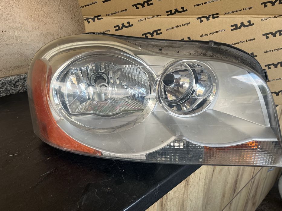 Десен фар Volvo XC90
