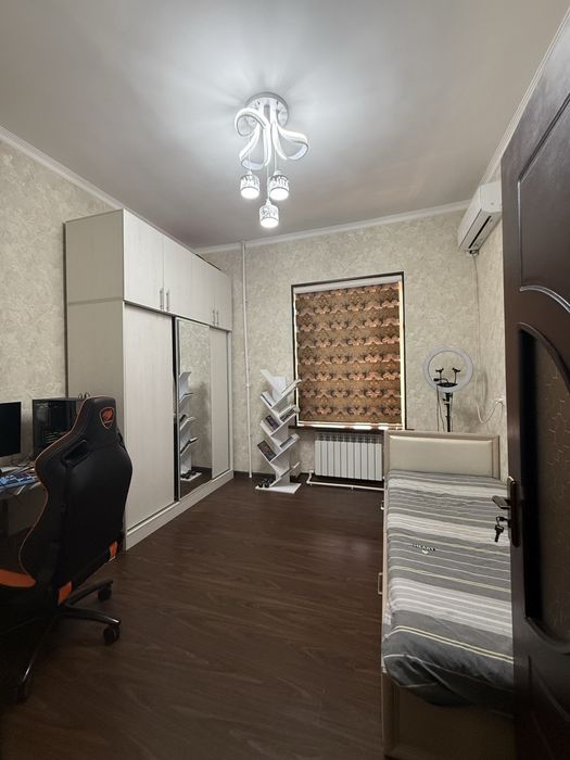 Продается квартира в центре Навои, Чирчик