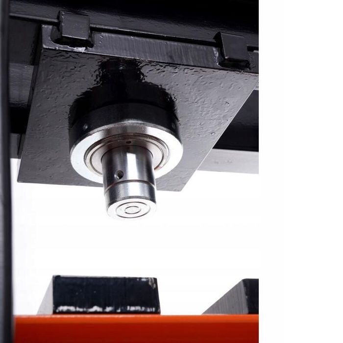 Presa hidraulica pneumatica, capacitate 20 tone, cu piston glisant si