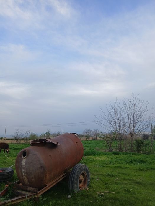 2 tonnali suv saqlaydigan boʻchka .Boʻlanlari yaxshi holatda