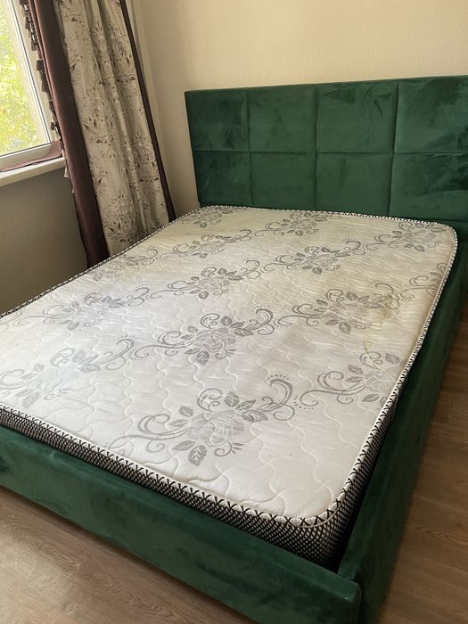 Продам кровать двухспальный