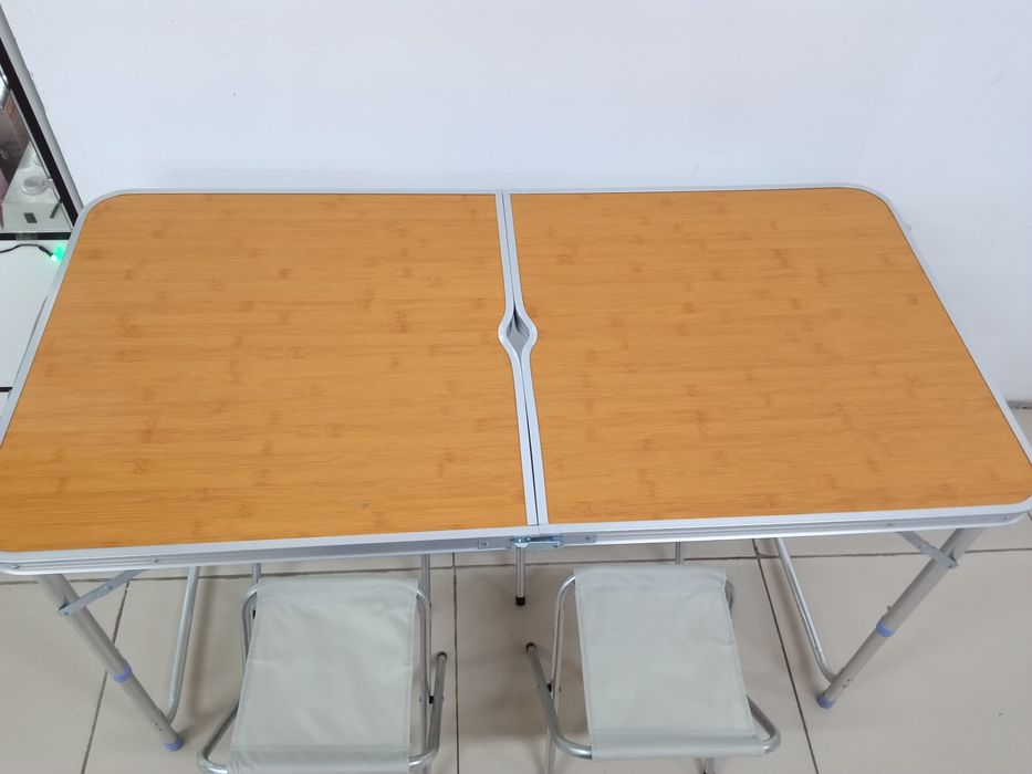 Стол со стульями для пикника