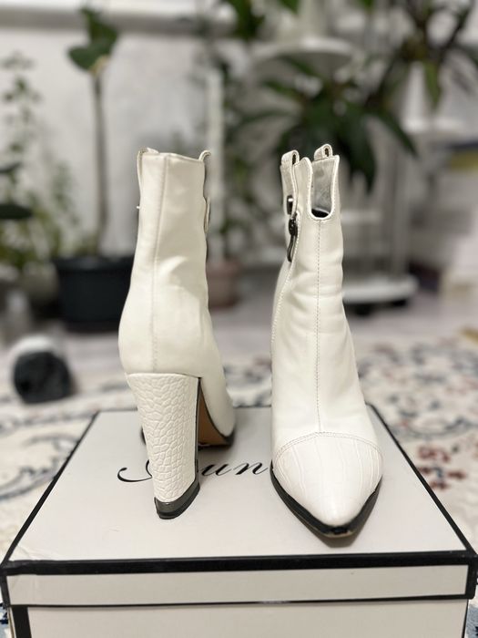 Продам женский сапоги новые