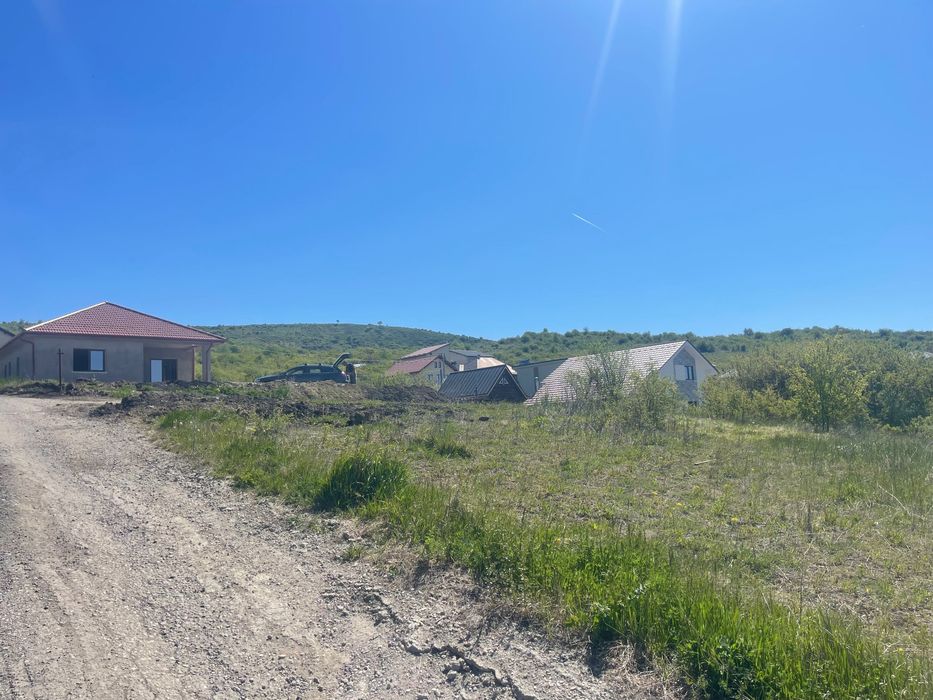 De vânzare teren 700m2-Chinteni ,lângă lac ,zona premium