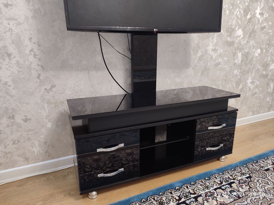 Televizor uchun podstavka