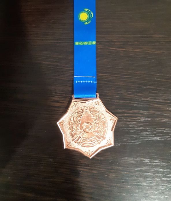 Продам медали|ремешок в подарок