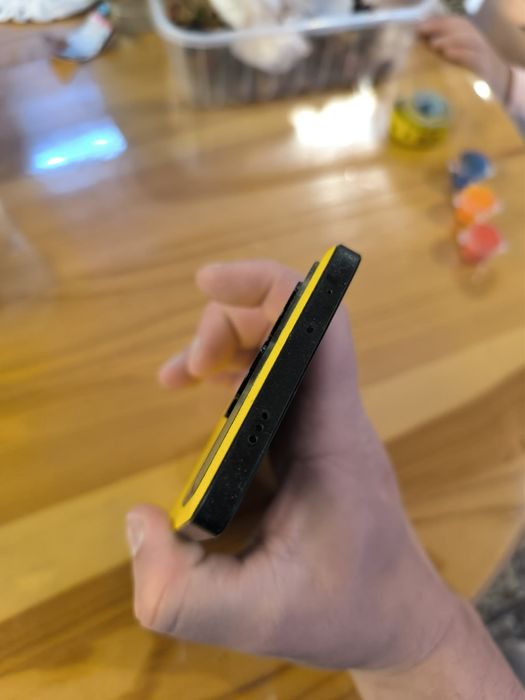 Poco x6 pro жълт 256gb със счупен екран