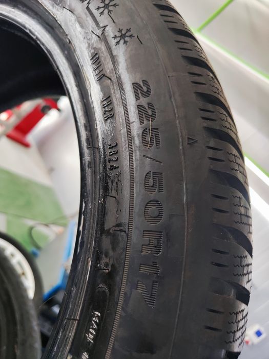 2 бр зимни 225/50/17 Dunlop 24г