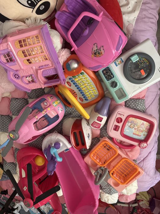 Играчки и аксесоари за игра с кукли