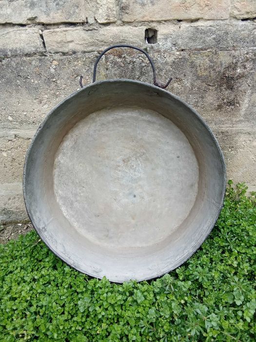 Медна тава запазенаа