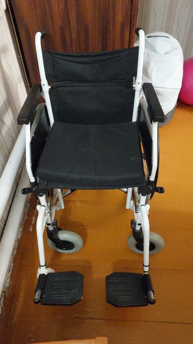 Продам инвалидную коляску