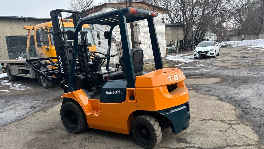 Вилочный погрузчик (кара)