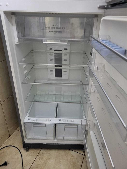 Vand frigider HOTPOINT capacitate 456l -1500lei negociabil