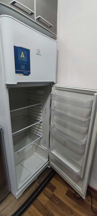 Продается холодильник Indesit