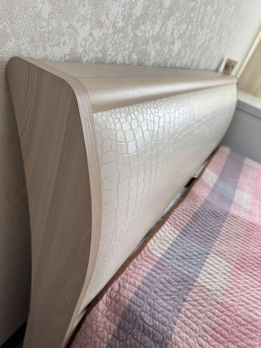 Продам 2-х спальнюю кровать