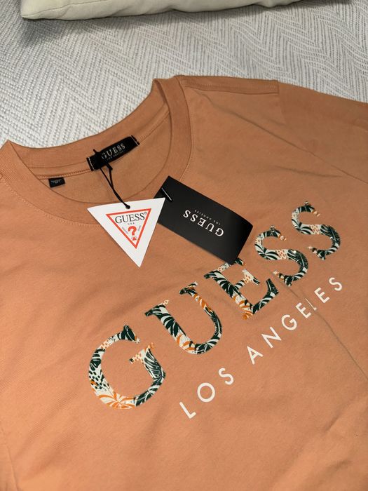 Футболка новая Guess