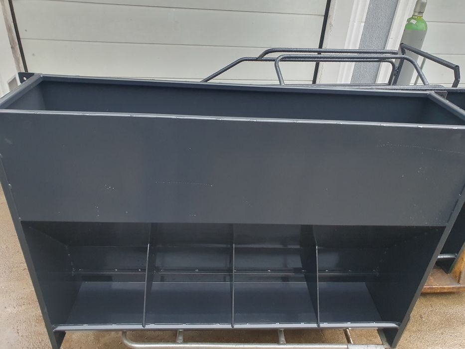 Hrănitoare simple si duble pt. porci