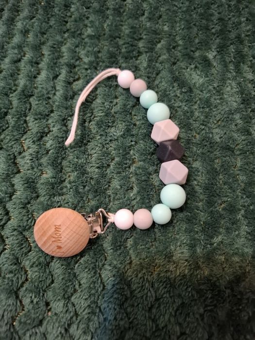 Lantisoare de suzeta