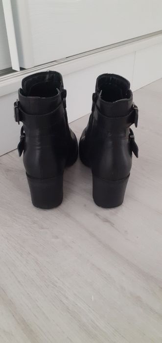 Ghete dama din piele