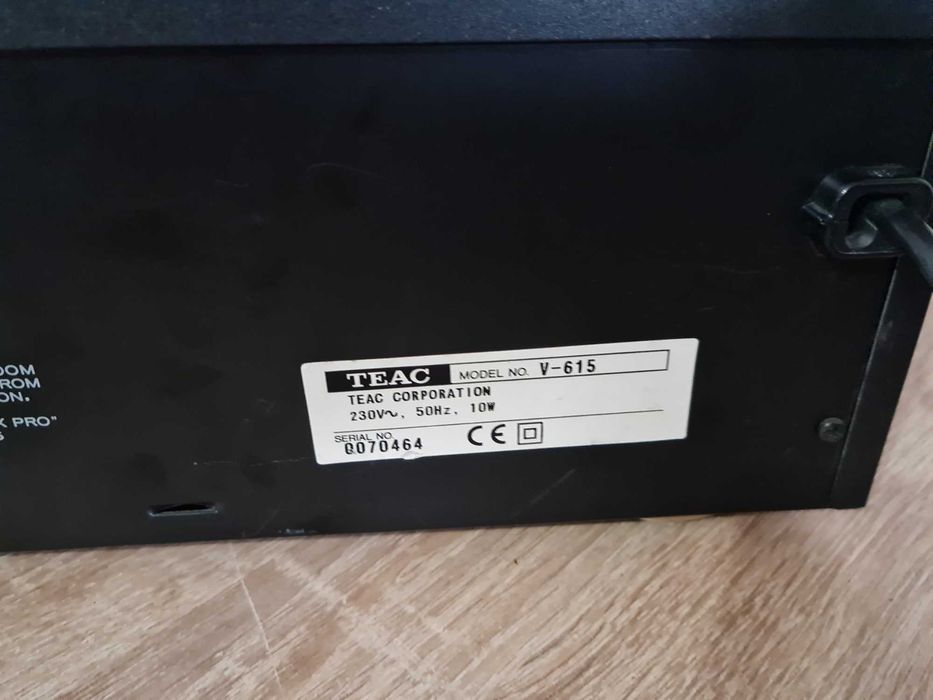 TEAC V-615 Stereo Cassette Deck