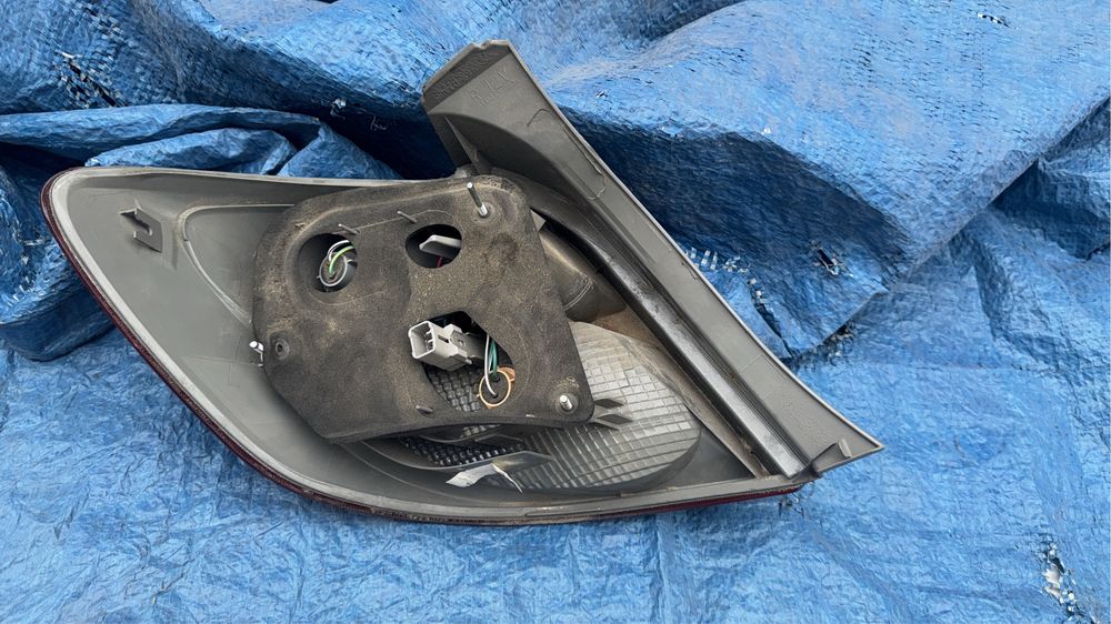 Фонарь задний тайота матрикс 2009 год