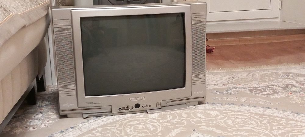 Продам бу  телевизор TOSHIBA