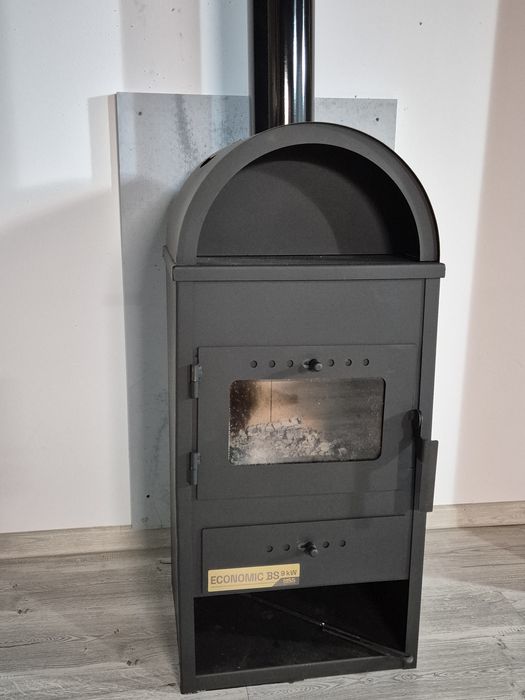 Soba pe lemne  aproape nouă