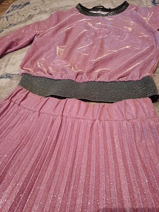 Продам кастюм двойка для девочку размер 40-42-44