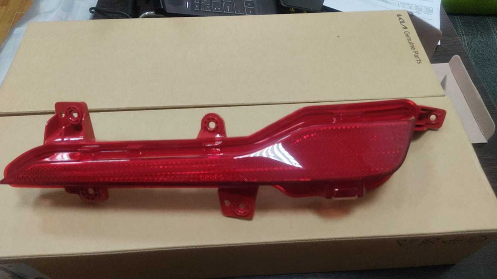 Катафот Kia Sportage 5 (21-24г) задний 92405P1100;92406P1000